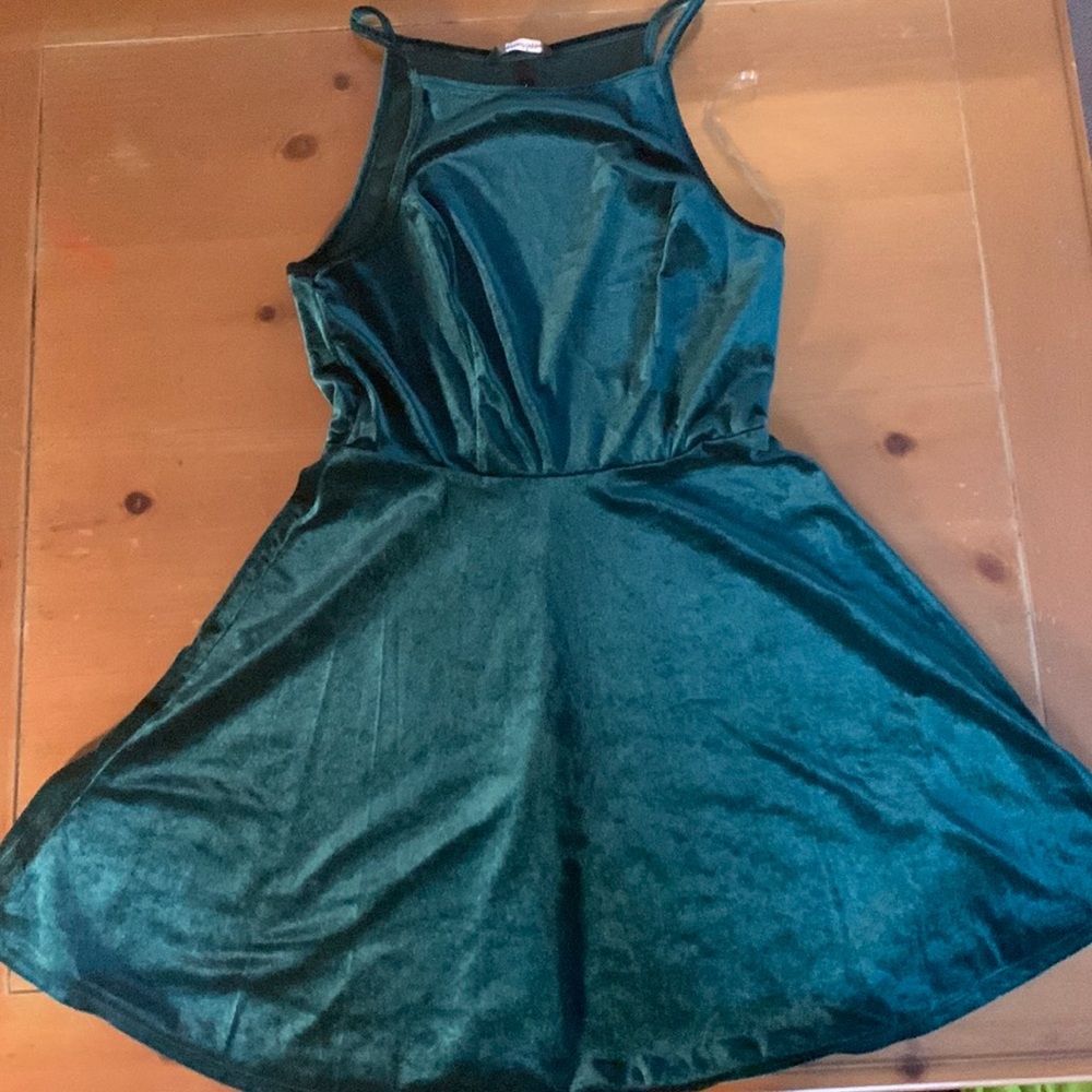 NWOT Green Velvet dress size Large